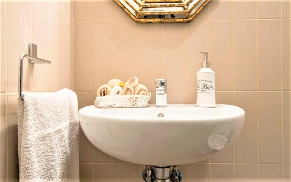 Charming Suite Cavour Heart Of Florens Exteriör bild