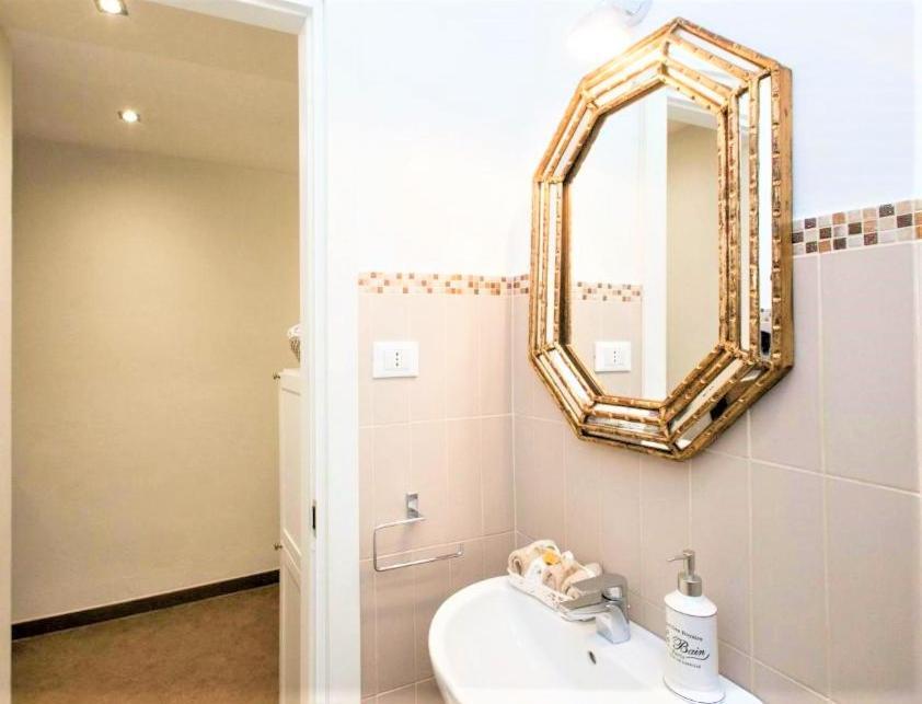 Charming Suite Cavour Heart Of Florens Exteriör bild