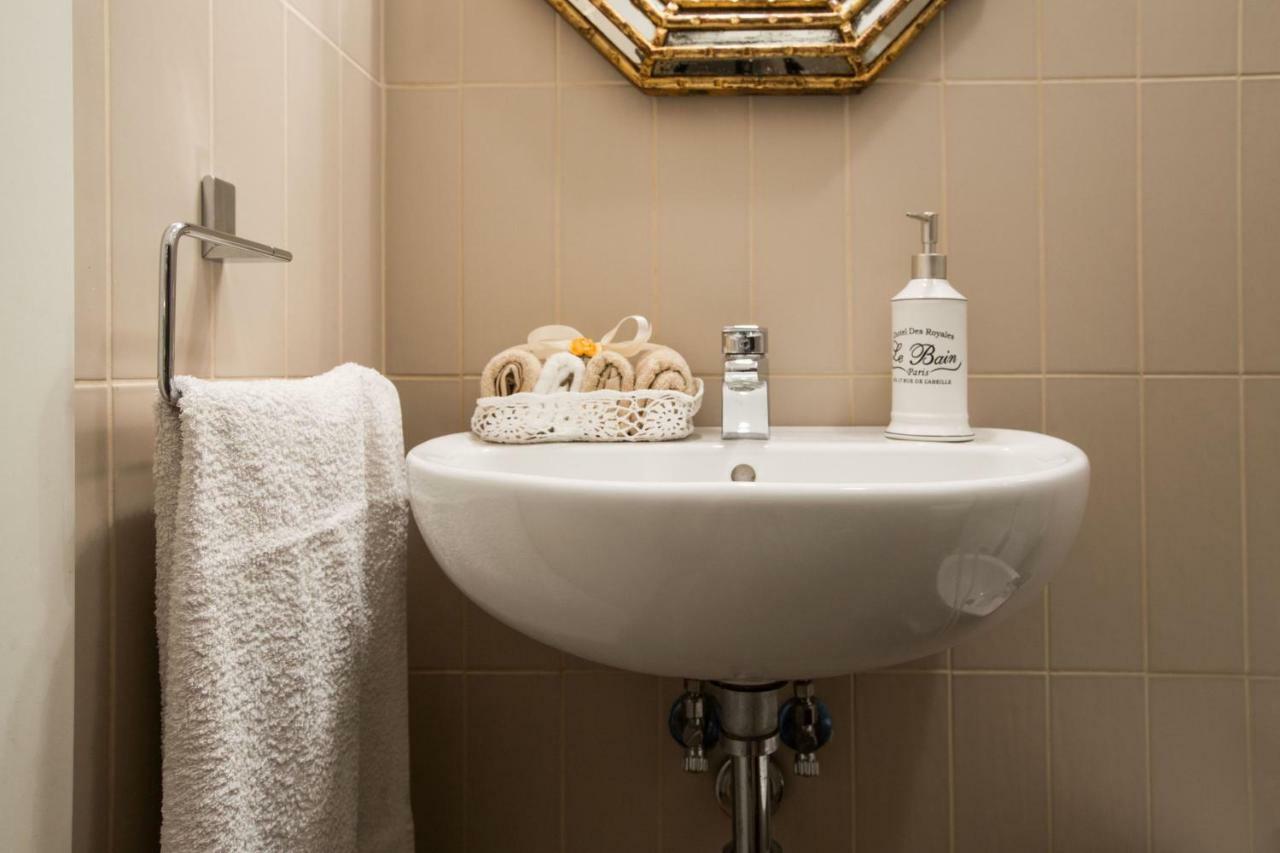 Charming Suite Cavour Heart Of Florens Exteriör bild